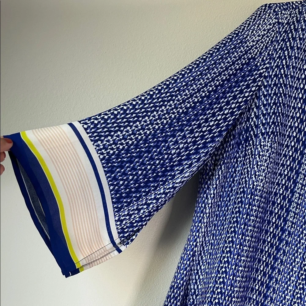 Violet & Claire Blue and White Geometric Blouse - Picture 3 of 10